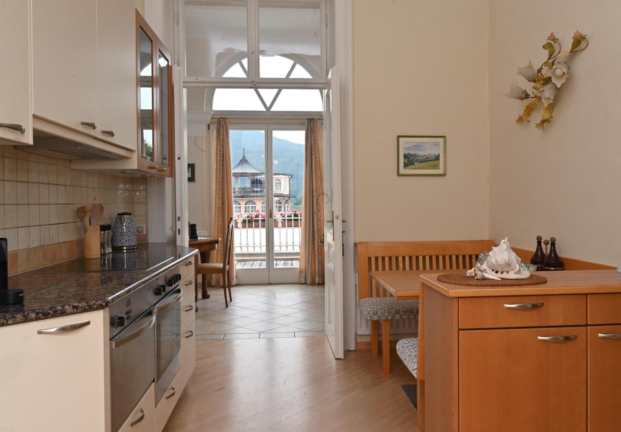 Seehotel Astoria Portschach am Woerthersee Ngoại thất bức ảnh