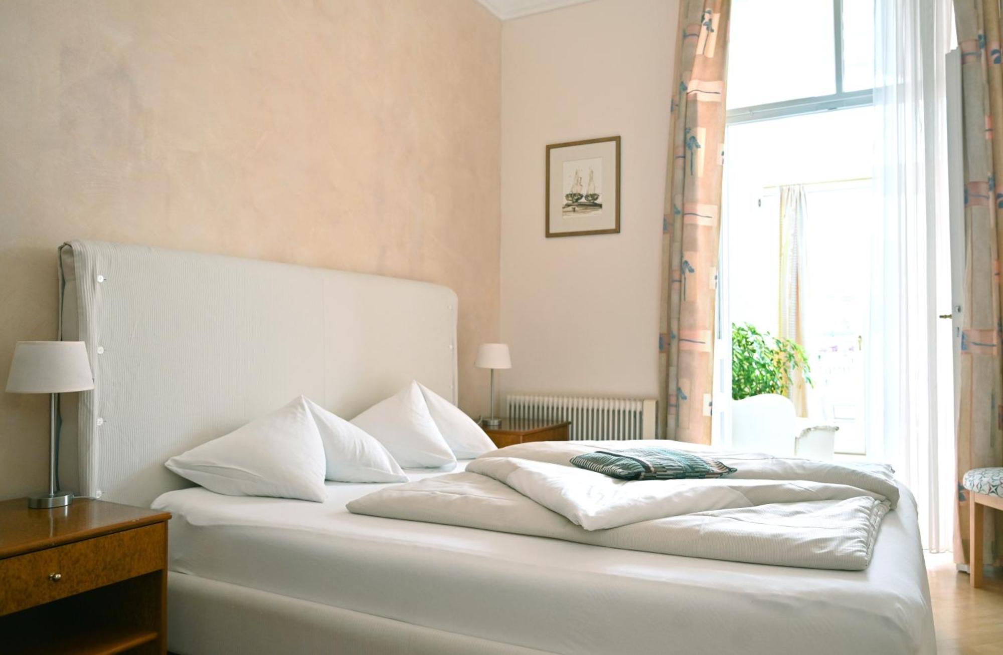 Seehotel Astoria Portschach am Woerthersee Ngoại thất bức ảnh