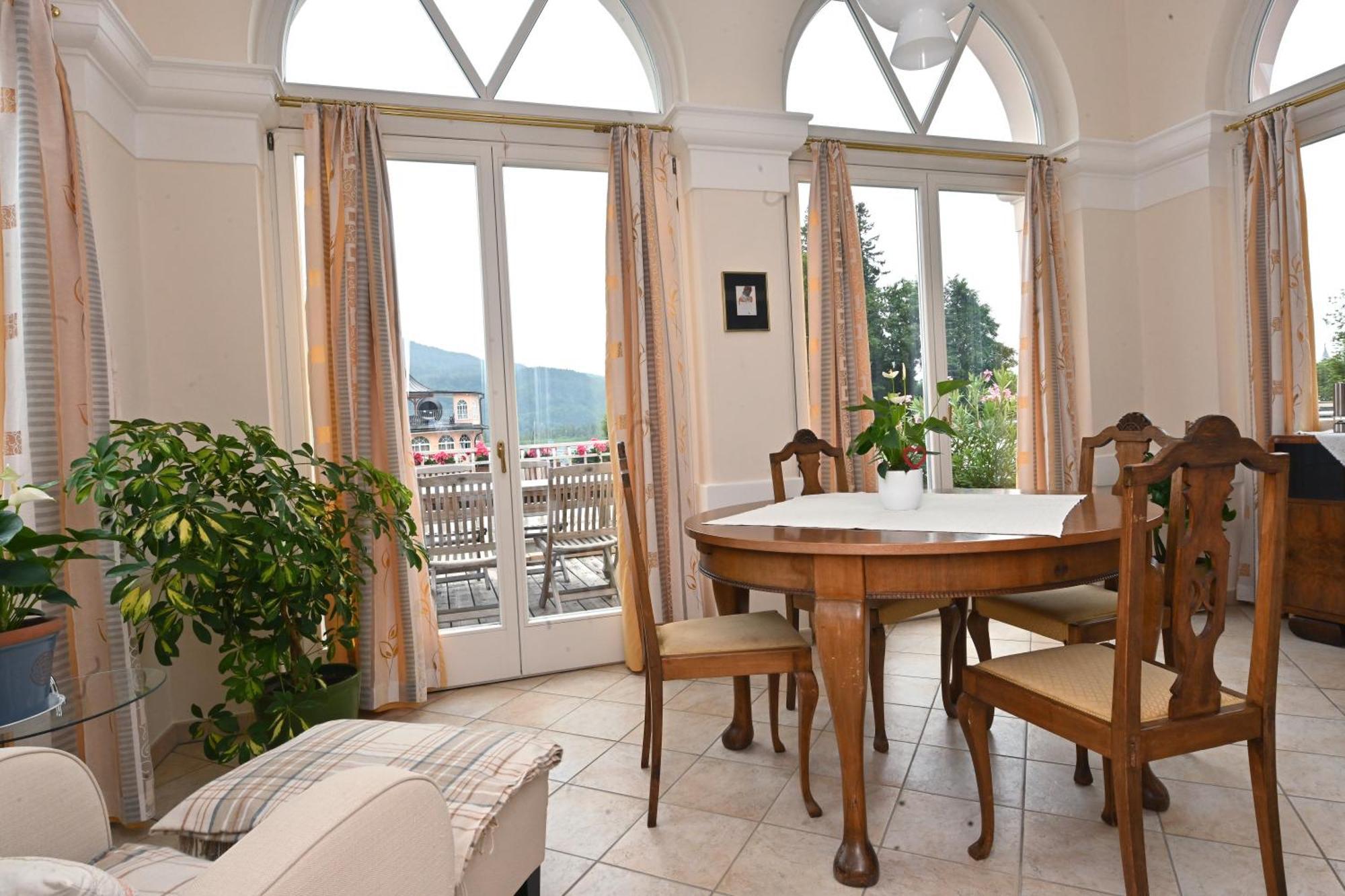 Seehotel Astoria Portschach am Woerthersee Ngoại thất bức ảnh